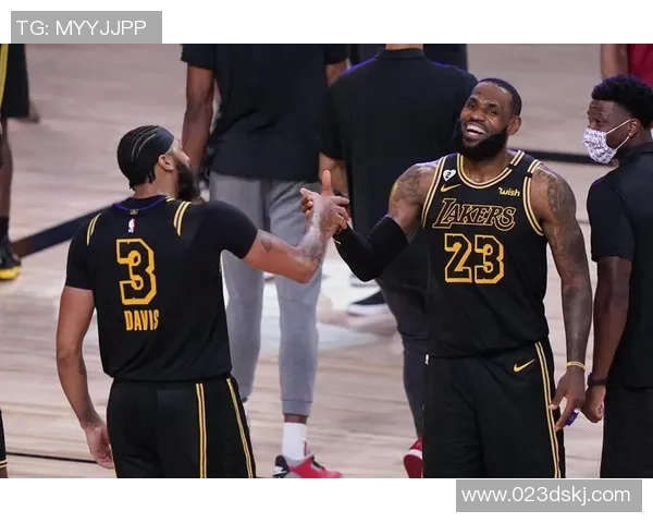 季前赛精彩对决湖人队与篮网队的巅峰较量引发球迷热议