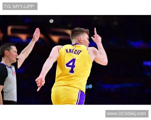 2007年湖人与马刺季后赛激战回顾：传奇对决与篮球智慧的碰撞